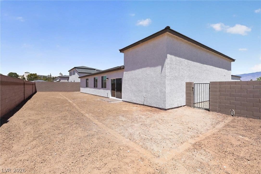 327 Sam Way photo 5
