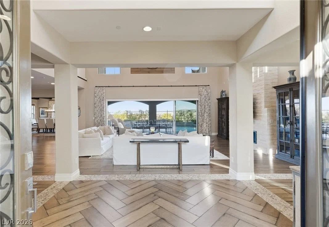 8 Olympia Chase Drive photo 5