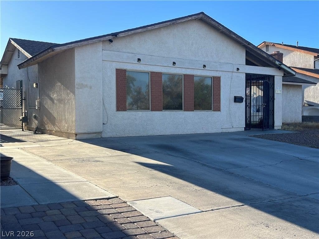 3533 Moraga Drive photo 2