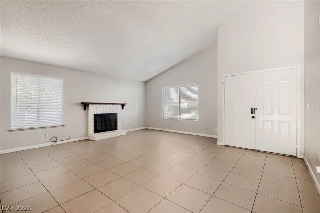 1290 Linn Lane photo 5