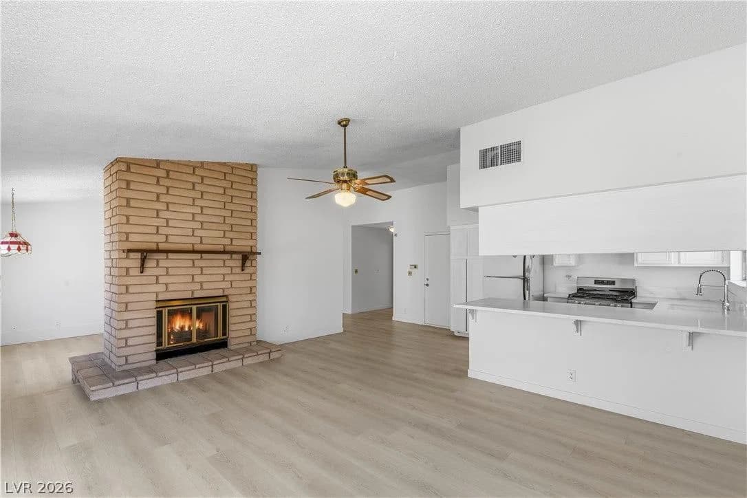 6058 Mirror Lake Drive photo 4