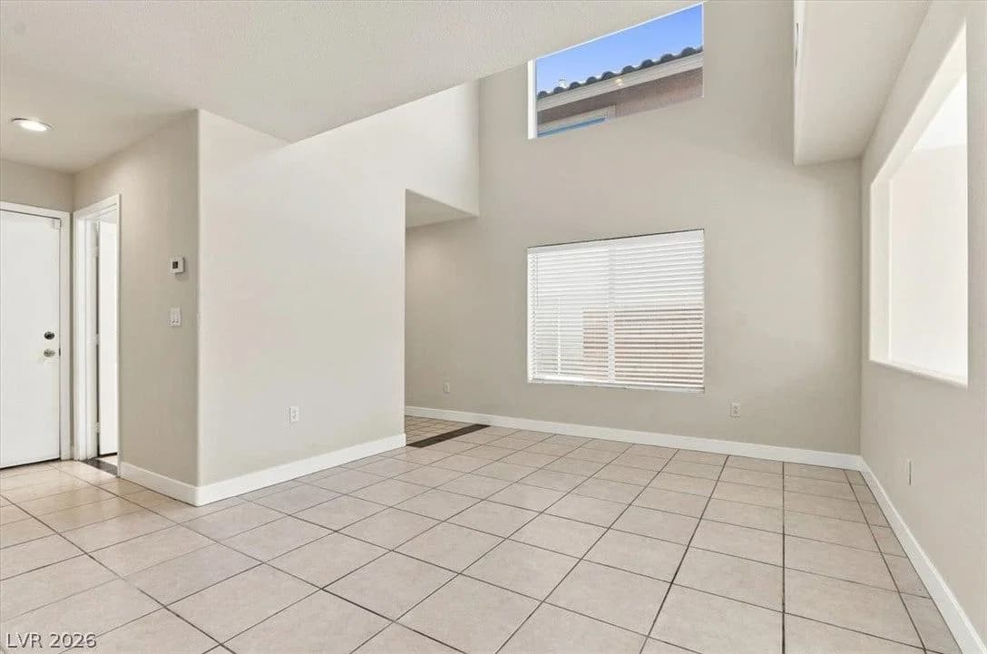 11037 Meadow Leaf Avenue photo 5
