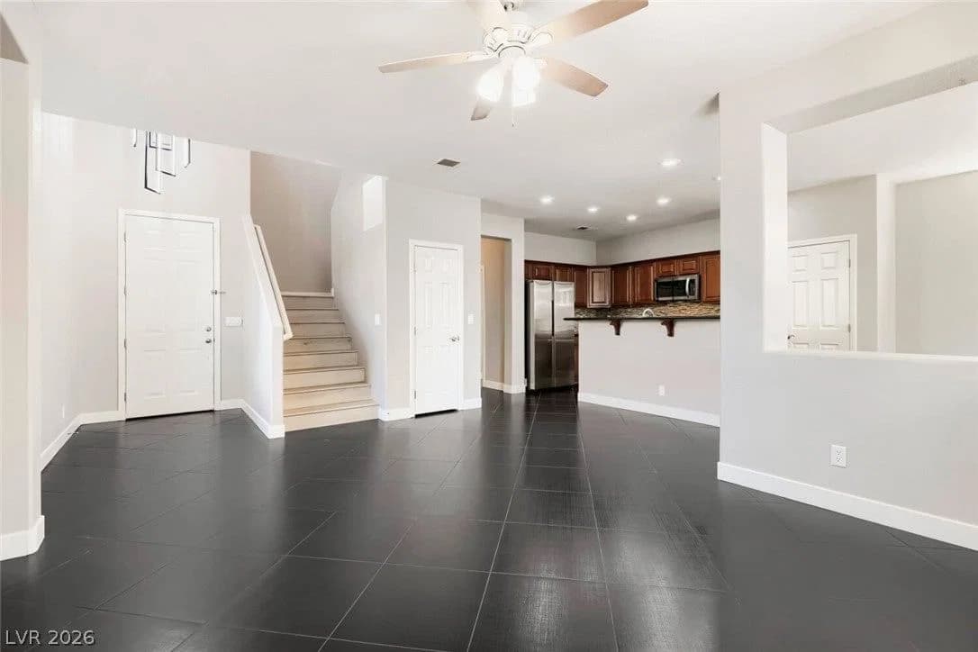 9015 Toast Avenue photo 5