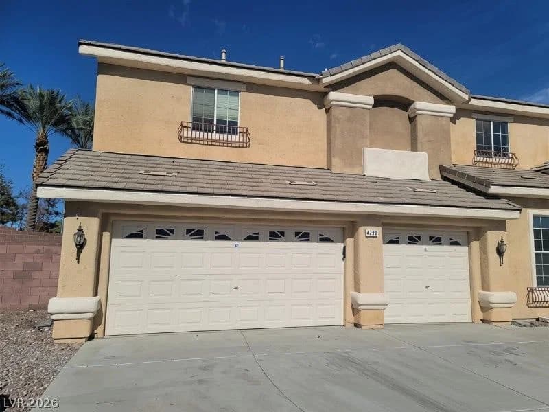 4798 Luna Ridge Court photo 2
