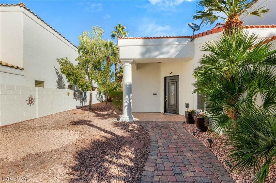 2104 Inverness Drive photo 3