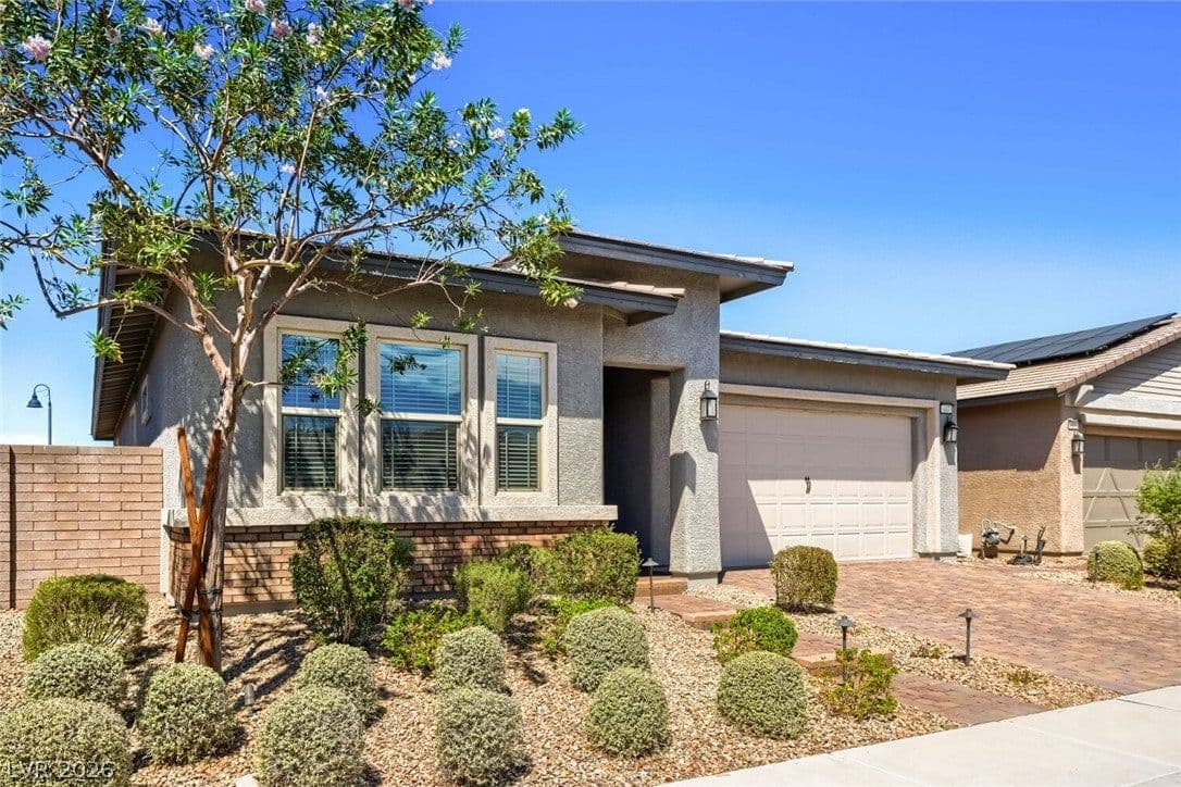 647 Longfeather Street photo 2