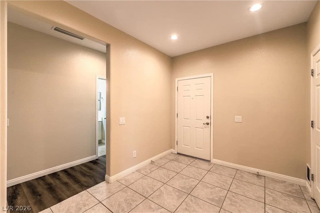 7148 Crescentville Avenue photo 5