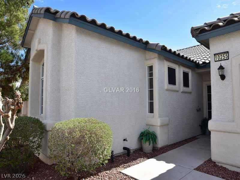 10255 Songsparrow Court photo 2