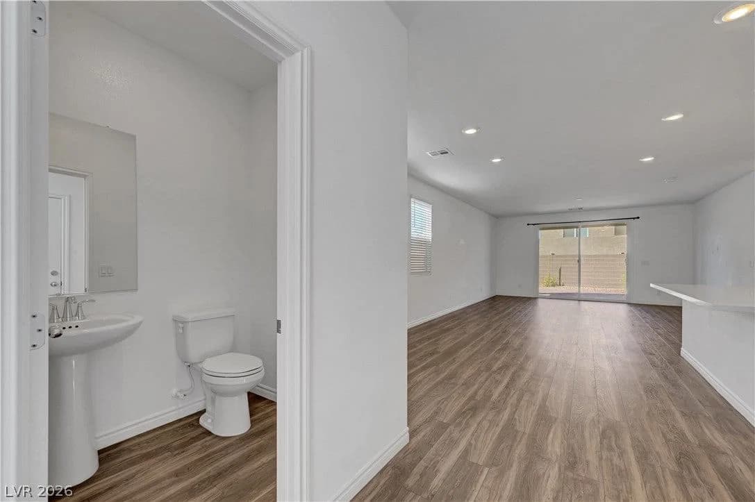6810 Gaslamp Harbor Avenue photo 4