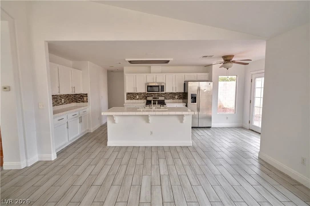 8048 Kentshire Drive photo 2