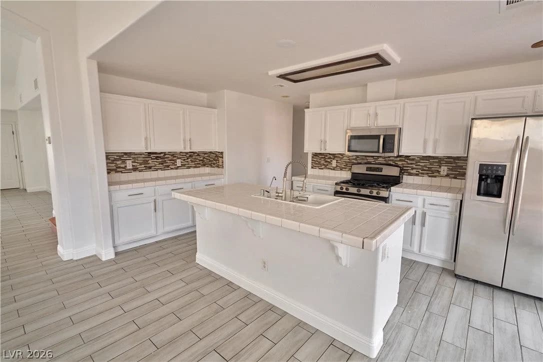 8048 Kentshire Drive photo 3