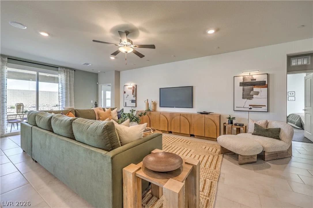 1032 Gentle Swan Street photo 4