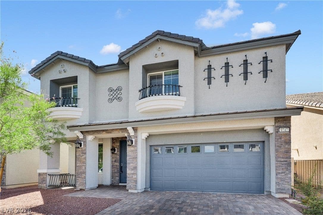 9747 Hawk Crest Street photo 4