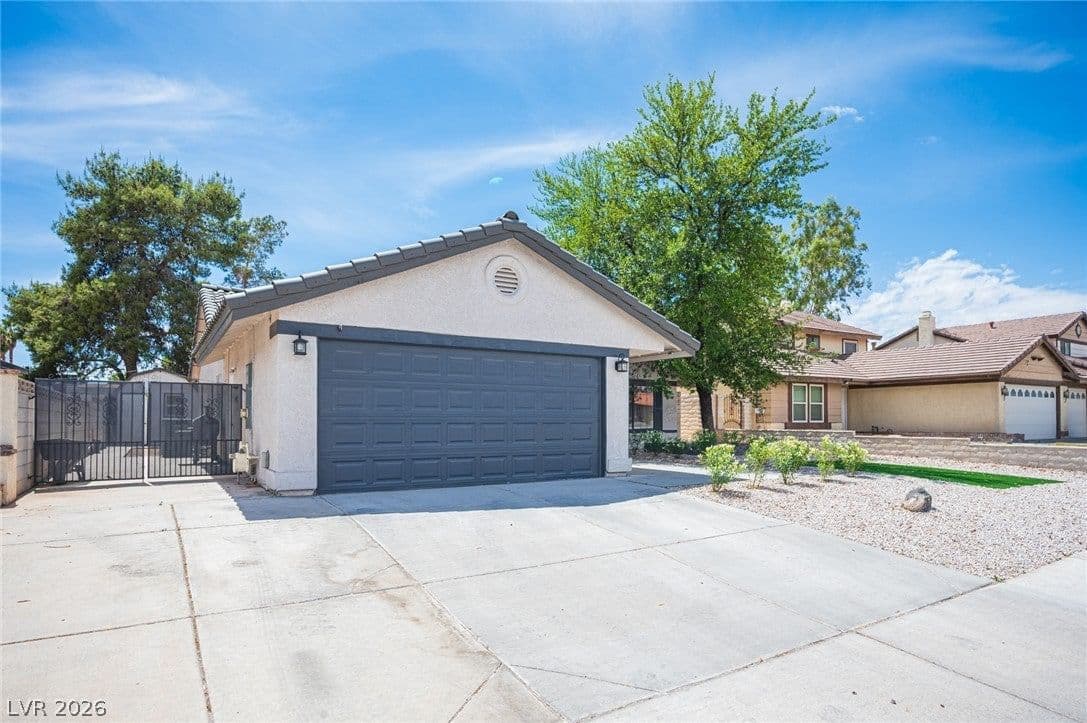 3139 Regal Oak Drive photo 2