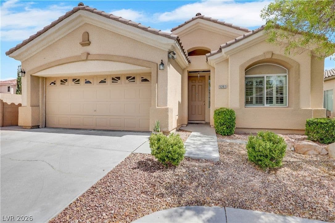 5202 Blue Gum Court photo 3