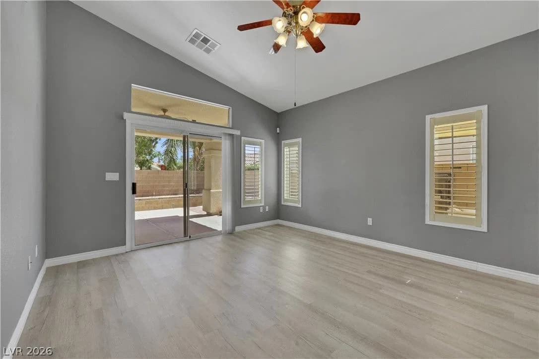 5202 Blue Gum Court photo 2
