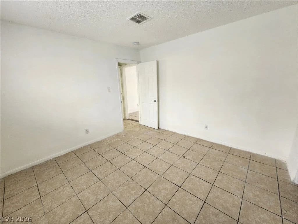 2513 Cedar Avenue photo 4