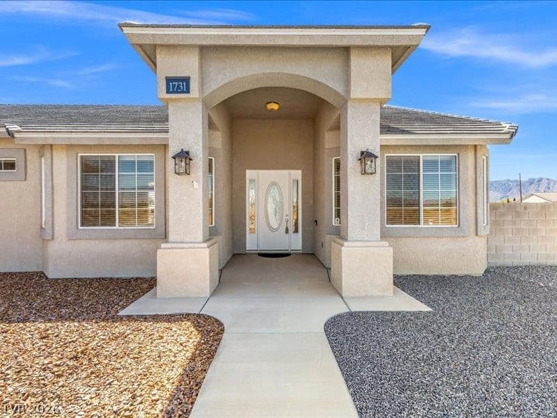 1731 Huckleberry Street photo 2