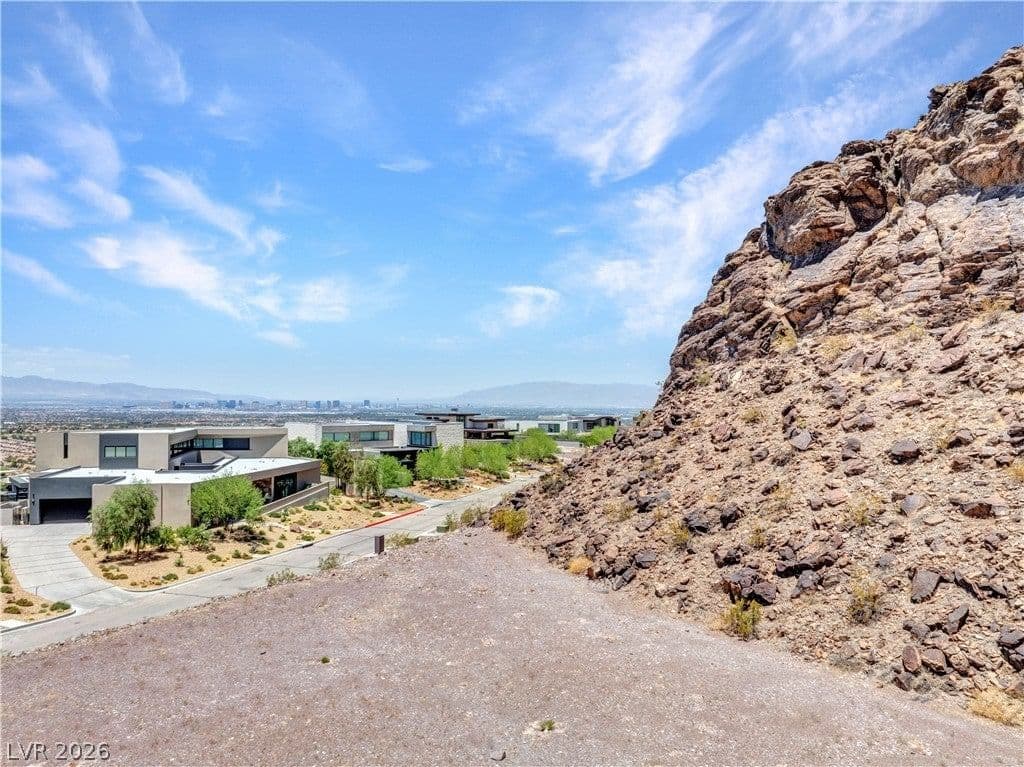 22 Rockstream Drive photo 4
