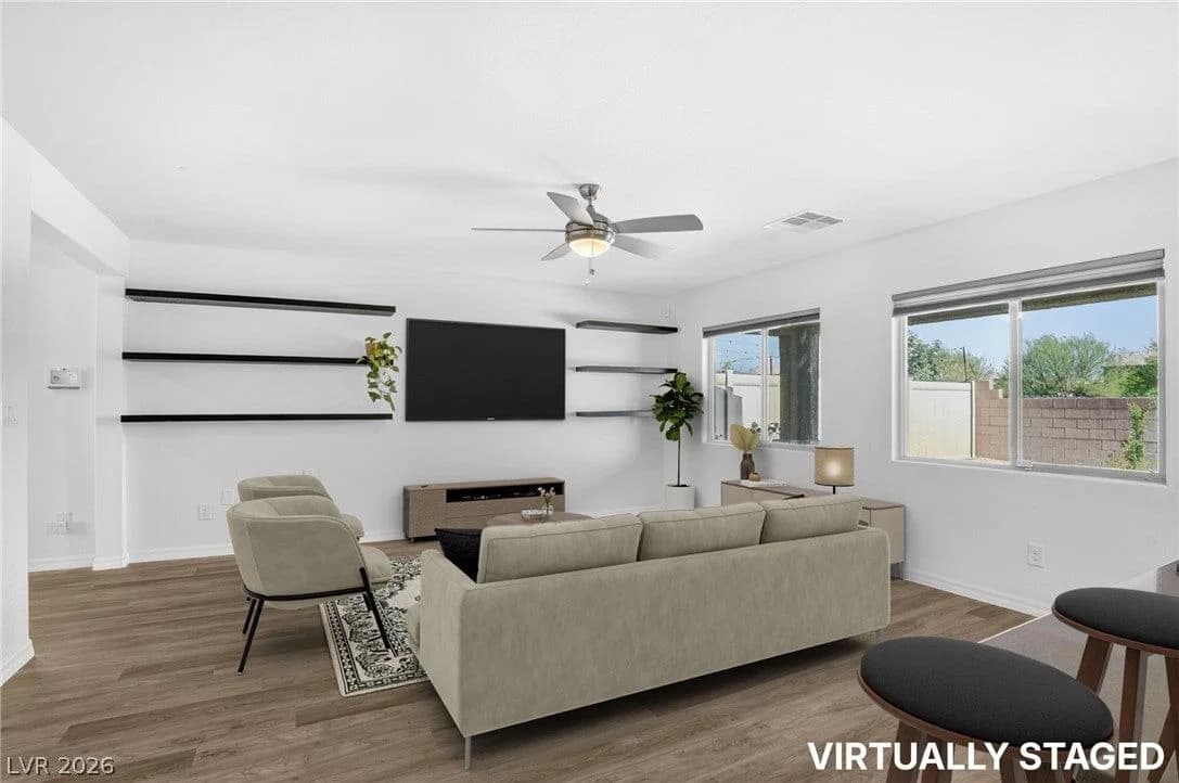1586 Gold Sunset Avenue photo 2