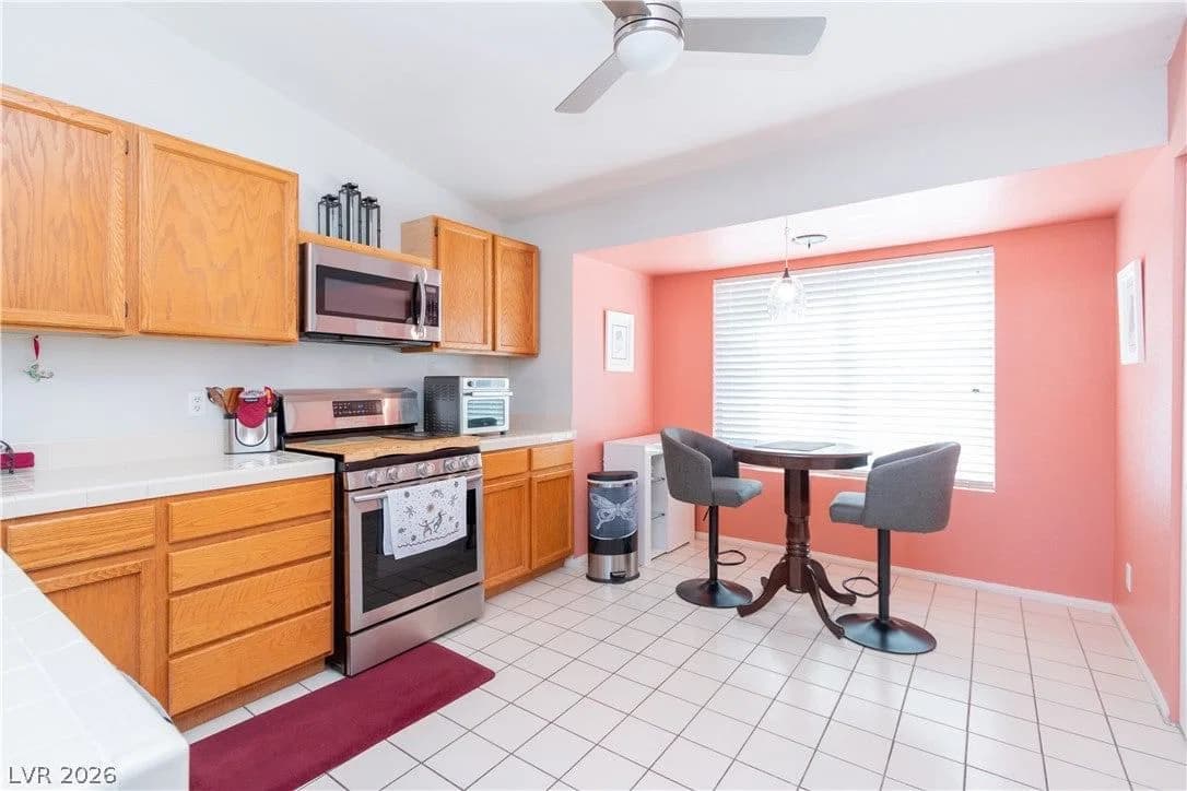 7332 Queen Palm Drive photo 4