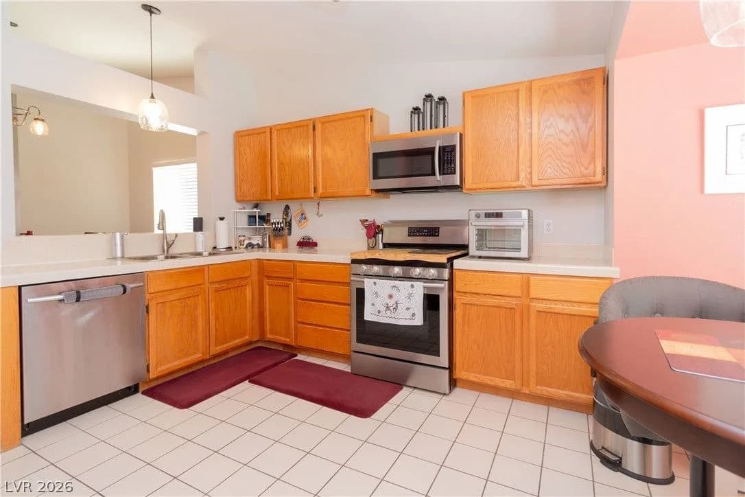 7332 Queen Palm Drive photo 3