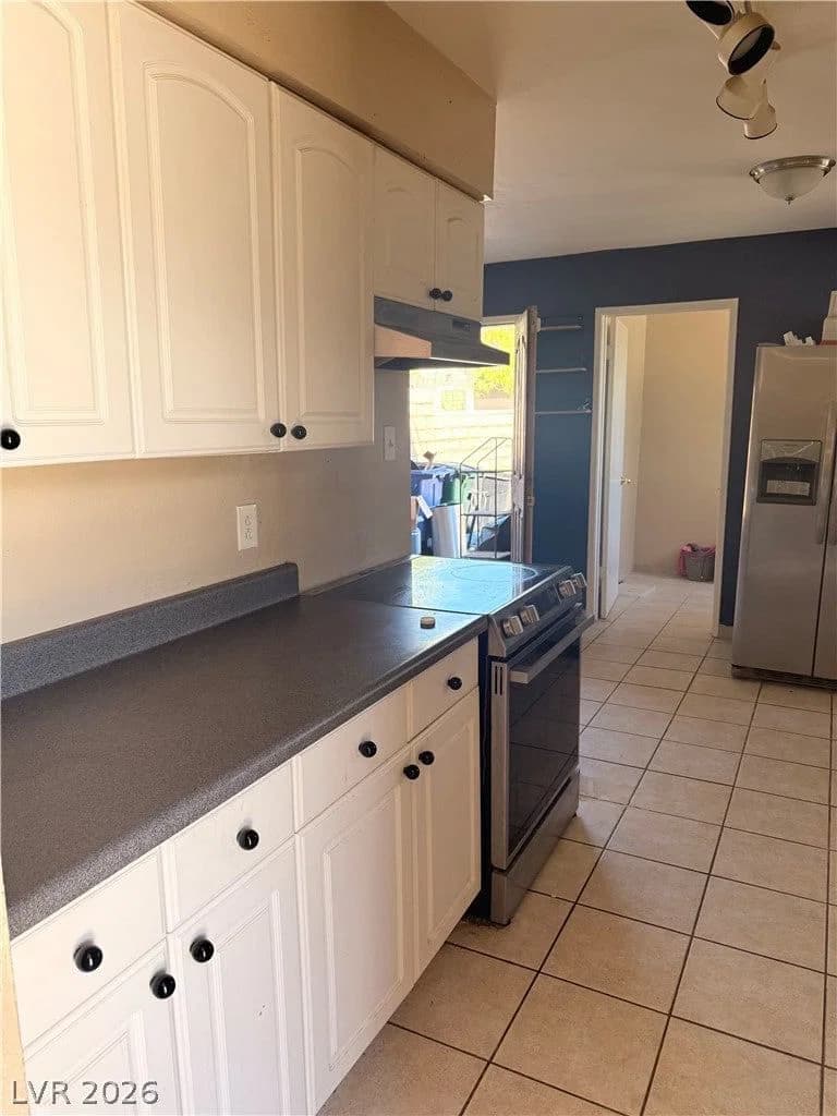 301 Lakeview Drive photo 2