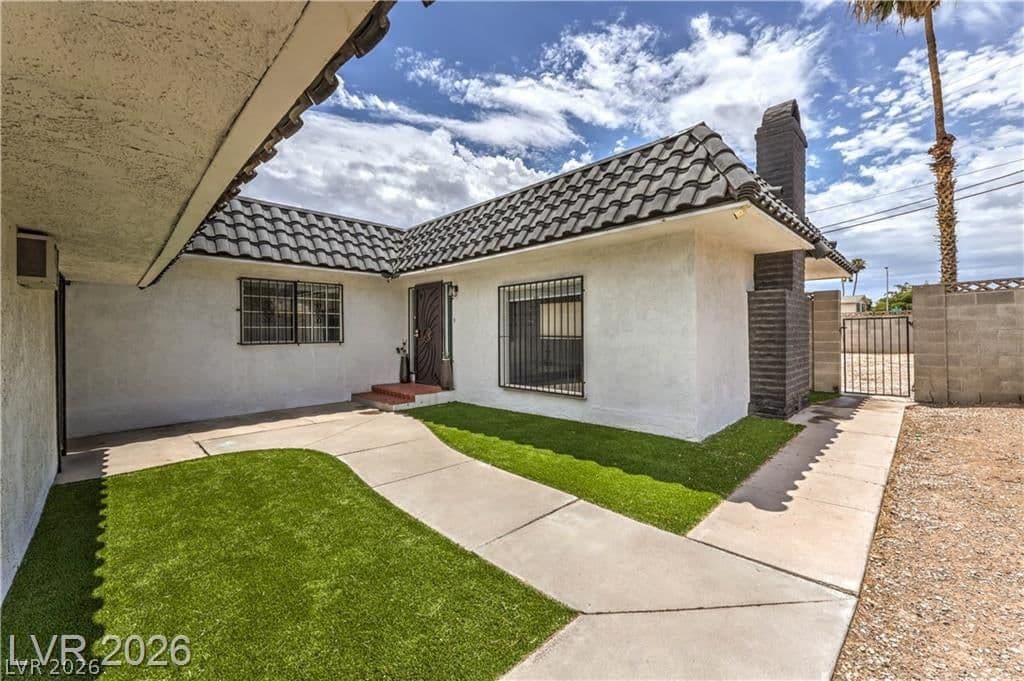 3811 Tumbleweed Avenue photo 4