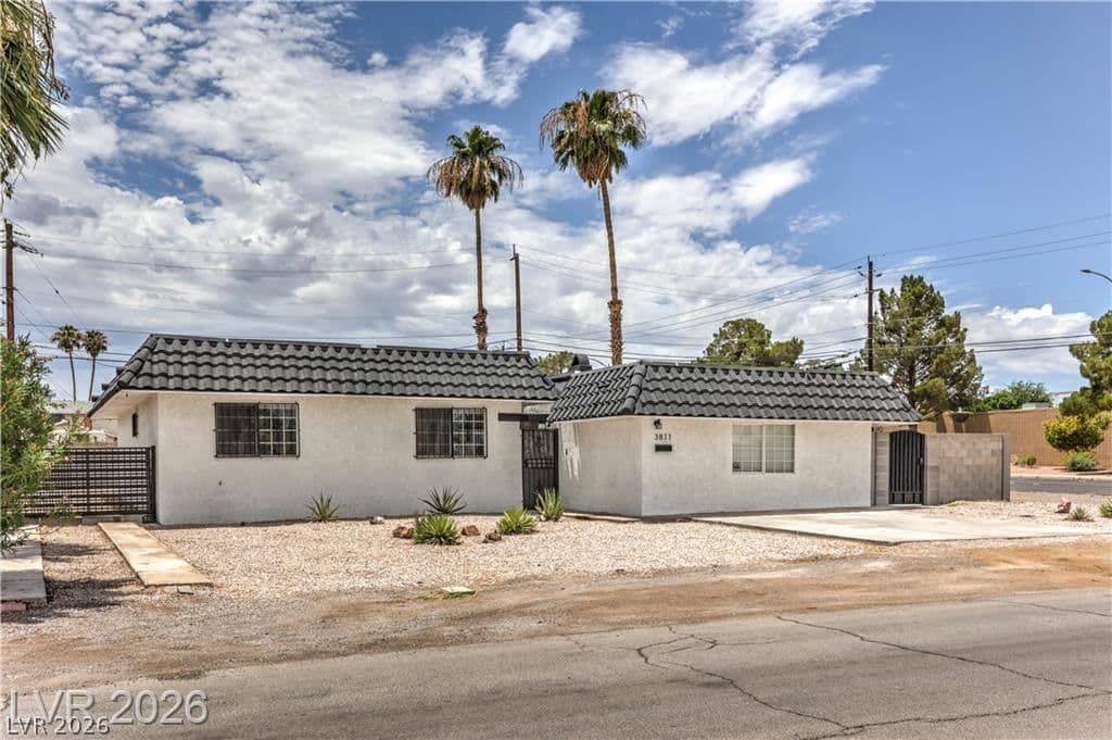 3811 Tumbleweed Avenue photo 3