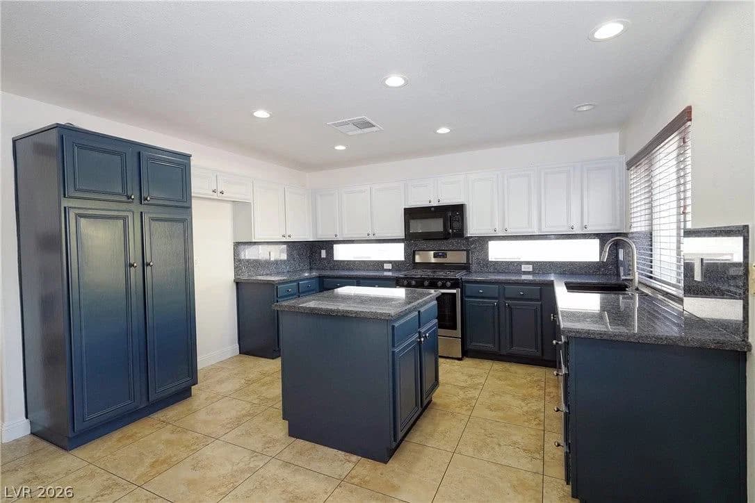 1002 Nimitz Court photo 4