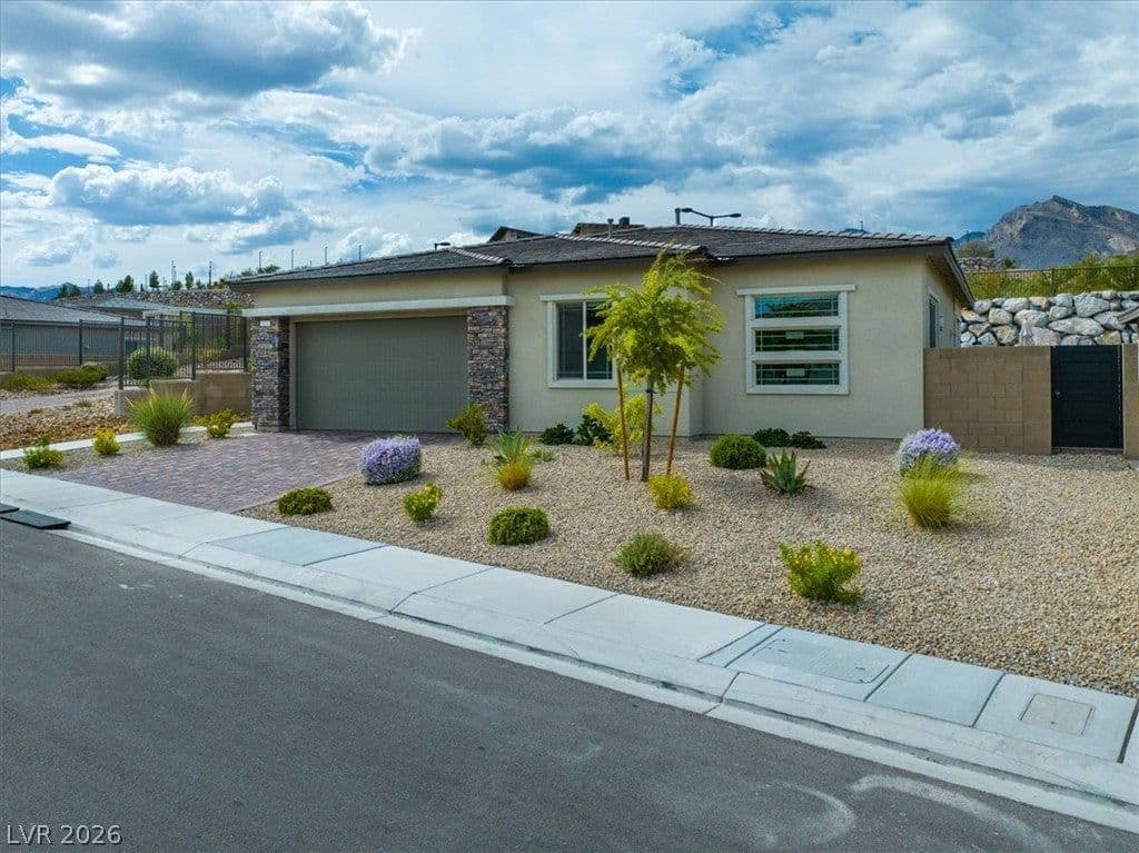 921 Woodburn Lane photo 3