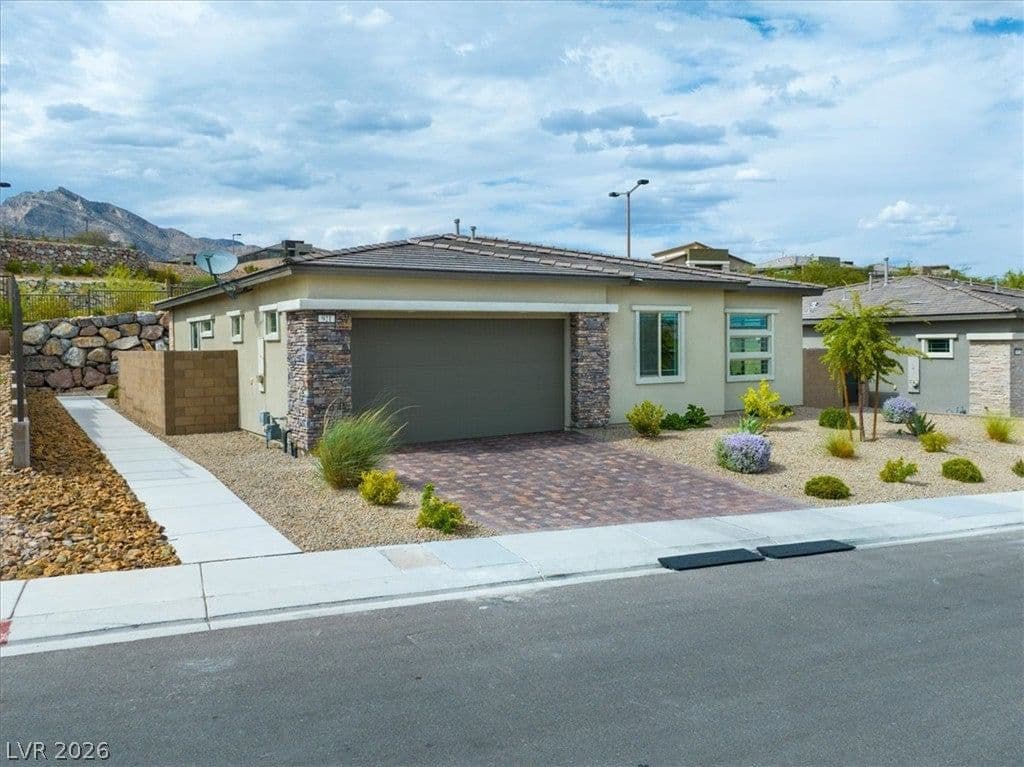 921 Woodburn Lane photo 2
