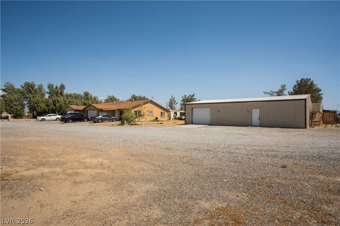 1130 Leslie Street photo 3