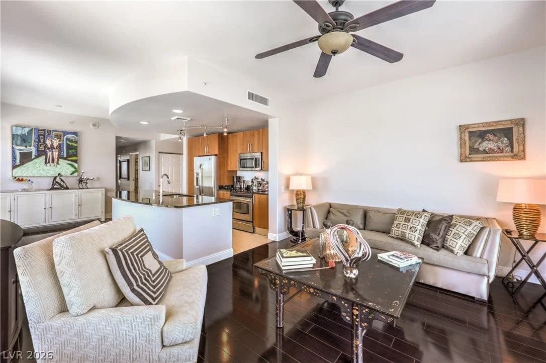 200 Sahara Avenue photo 4