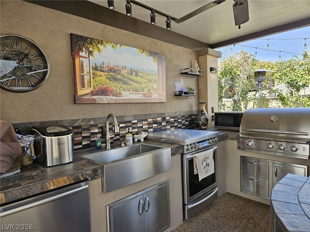8175 Arville Street photo 5