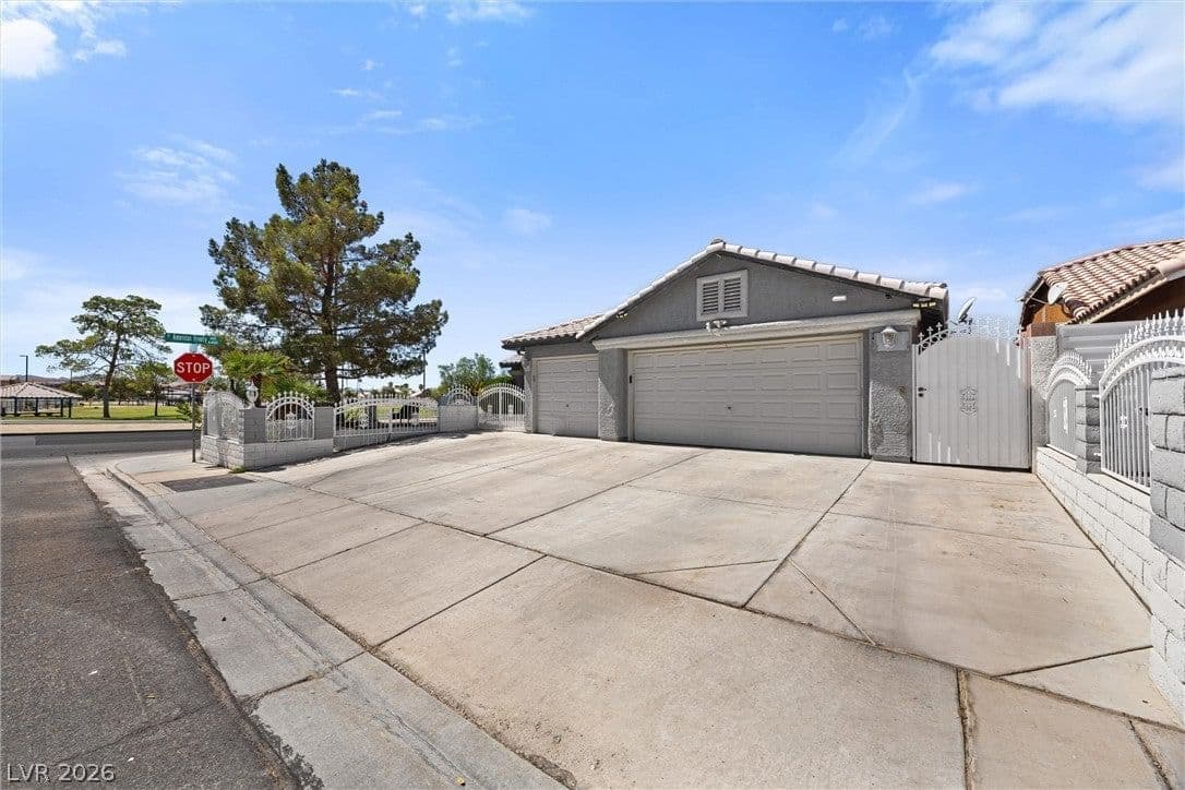 1691 Tangerine Rose Drive photo 4