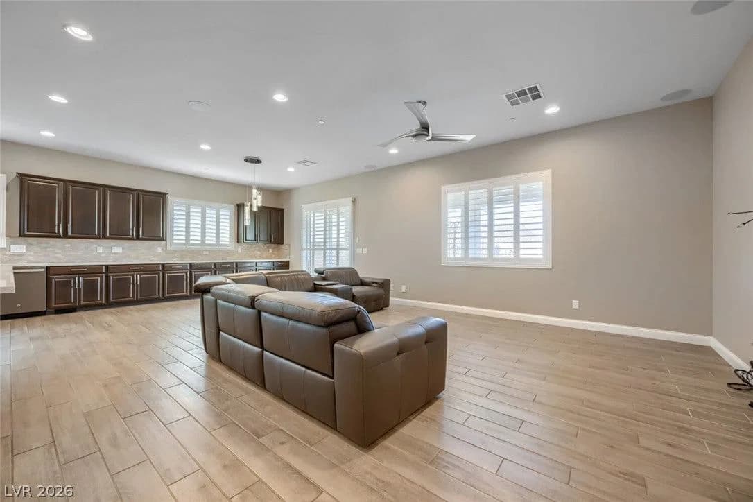 617 Comodo Street photo 4