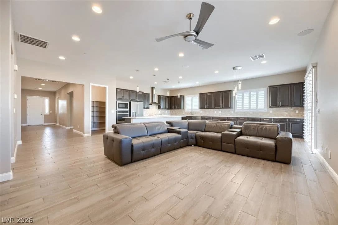 617 Comodo Street photo 5
