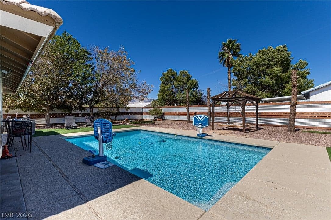 540 Tomahawk Court photo 4