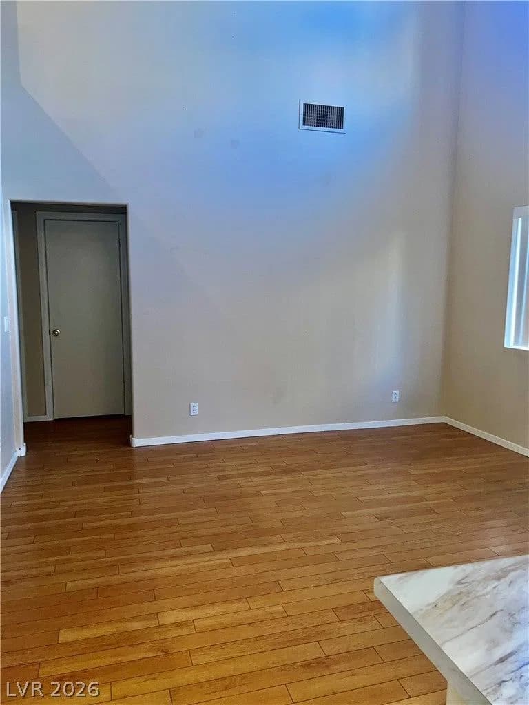986 Park Walk Avenue photo 5
