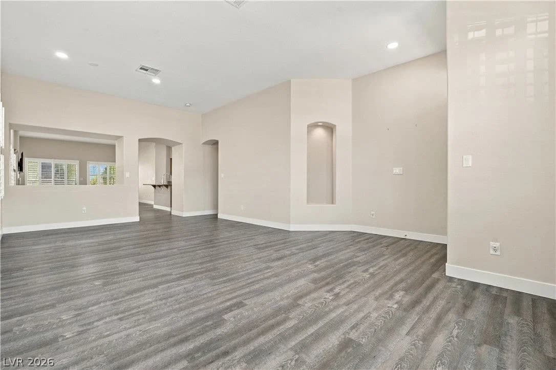 7952 Nookfield Drive photo 2