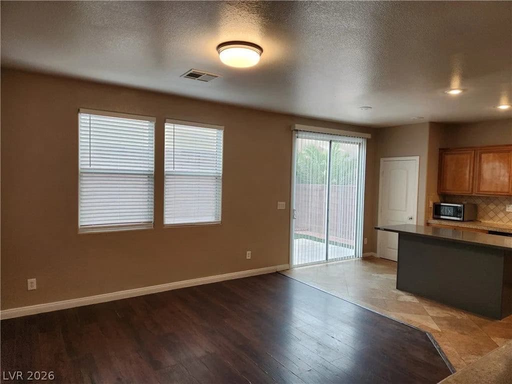 6338 Alpine Tree Avenue photo 2