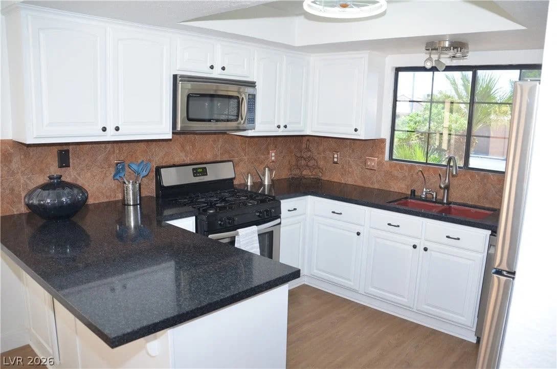 1442 White Drive photo 3