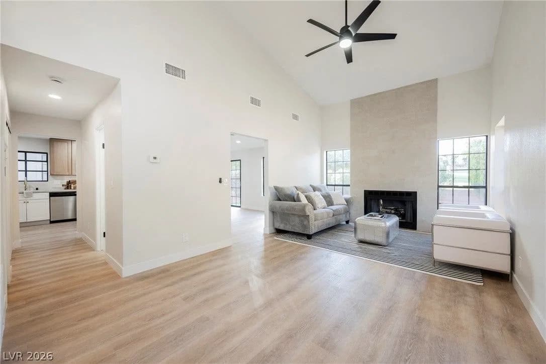 4877 Fiesta Lakes Street photo 5