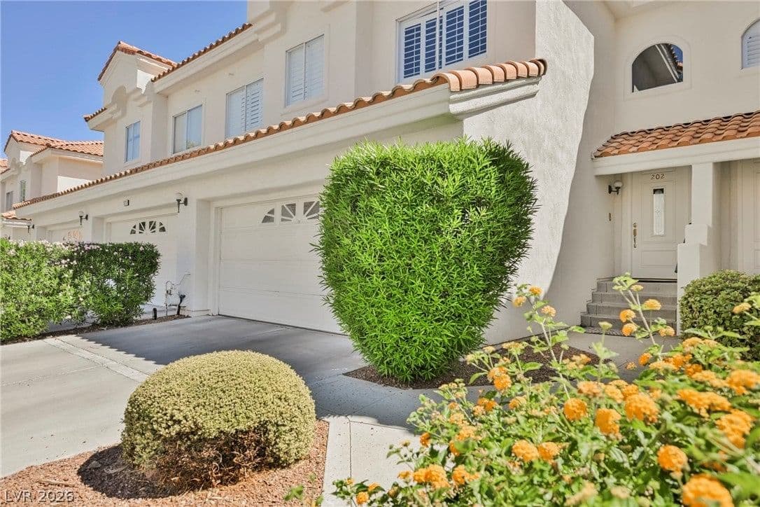 7625 Rolling View Drive